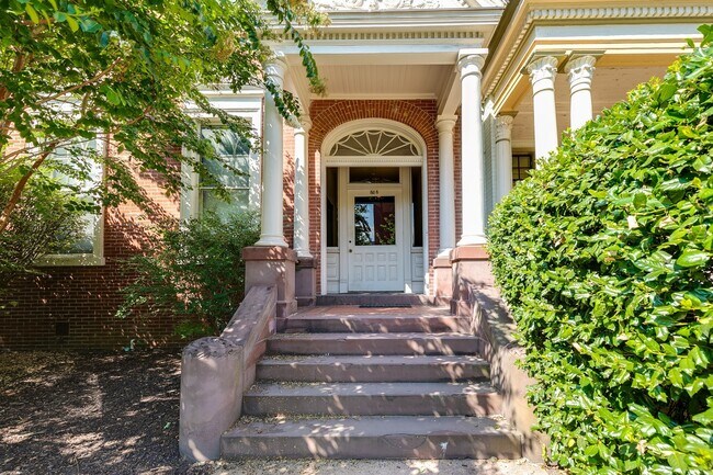 818 W Franklin St Unidad A