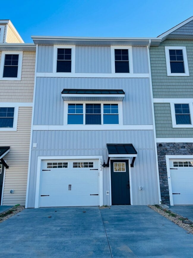 Building Photo - Brand New END UNIT Townhouse in Congers Creek