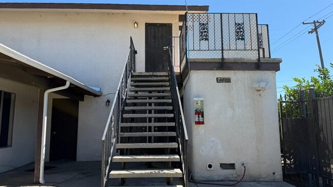 Building Photo - 2514 E Andrews Ave