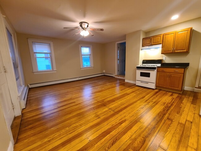 Kitchen and dining room - 143 Derby Ave Unit 2nd Floor