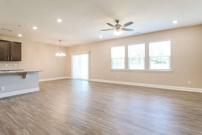 Photo - 231 Pilsen Dr