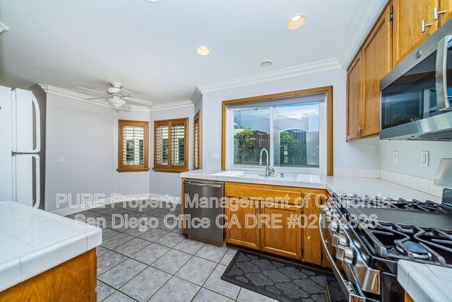 Photo - 574 Iona Ct