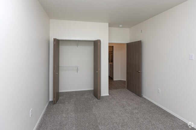 2BR, 2BA - 913SF - The Brett