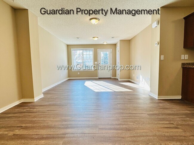 Photo - North Brooklyn Park Town Home, Dedicated Office, 2 Car Garage, Washer/Dryer, Front Patio