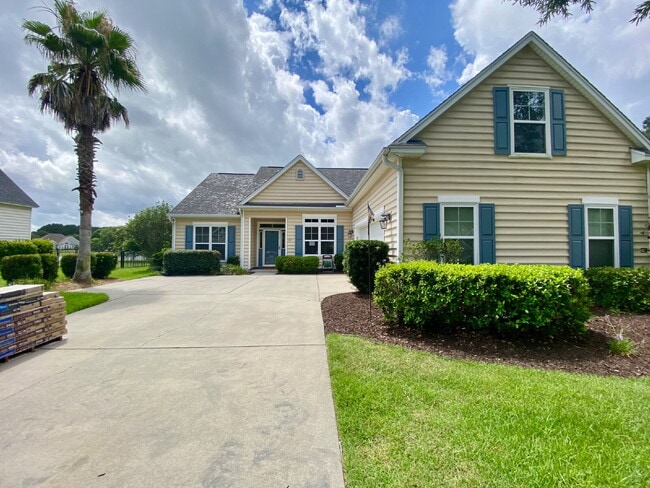 Spacious Four Bedroom Home w/ Oversized Fe... - Spacious Four Bedroom Home w/ Oversized Fe...