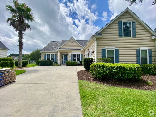Building Photo - Spacious Four Bedroom Home w/ Oversized Fe...