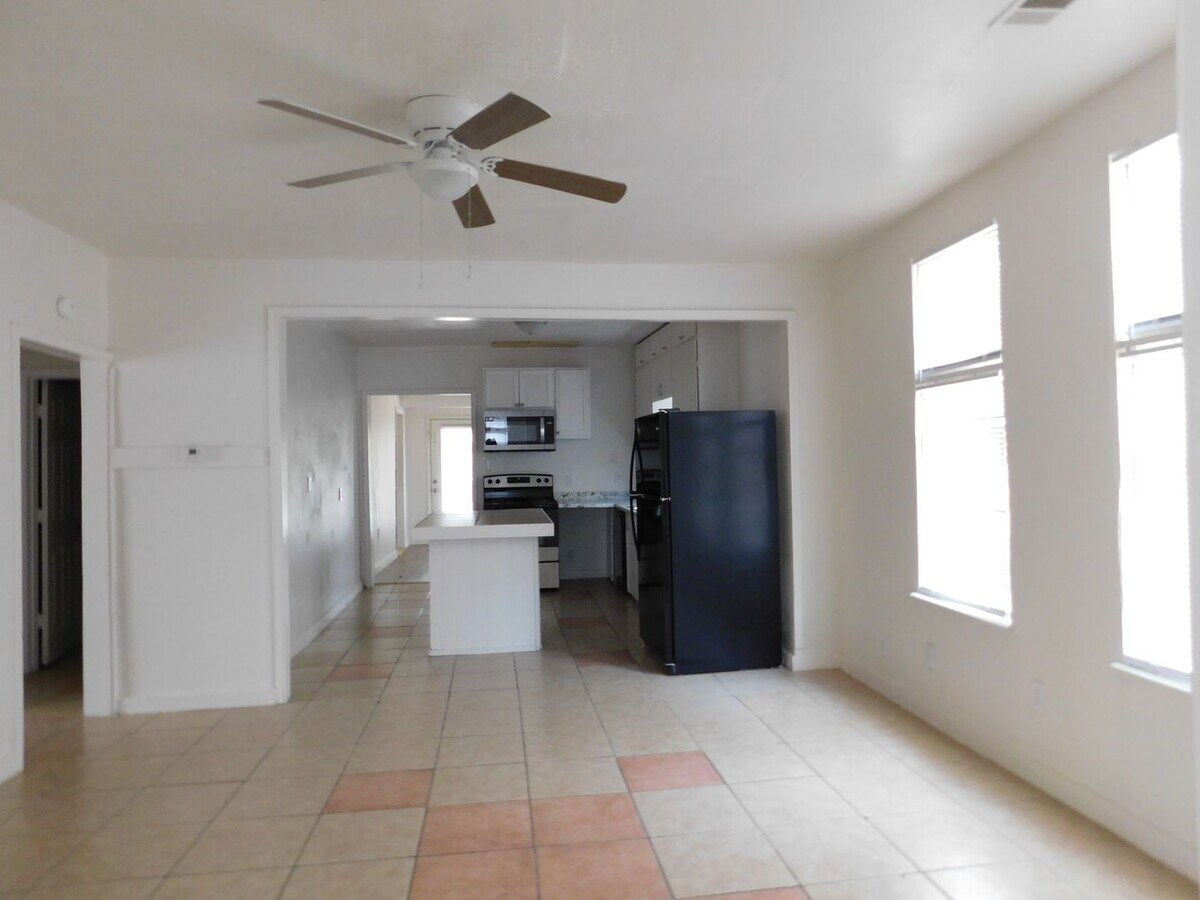 Photo - Charming 3 Bed 2 House