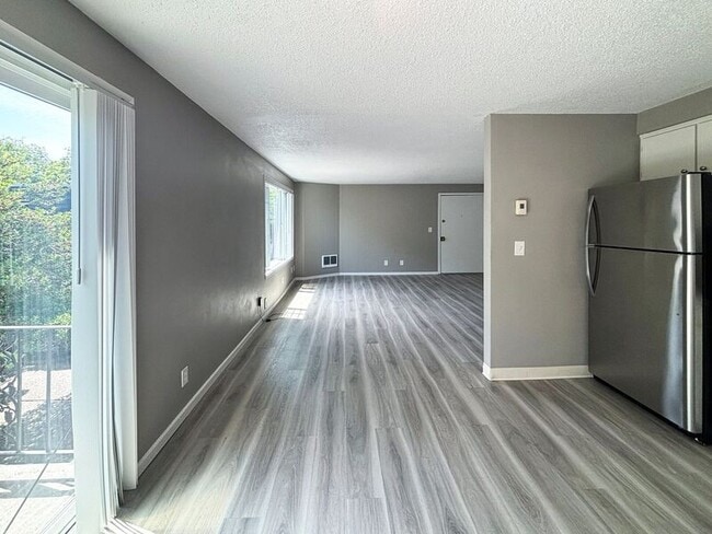 Photo - 1111 W 6th Ave