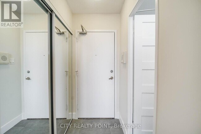 Photo - 666 Spadina Ave. Unit 1401