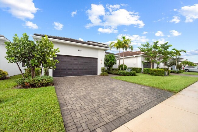 Photo - 5546 St Armands Way