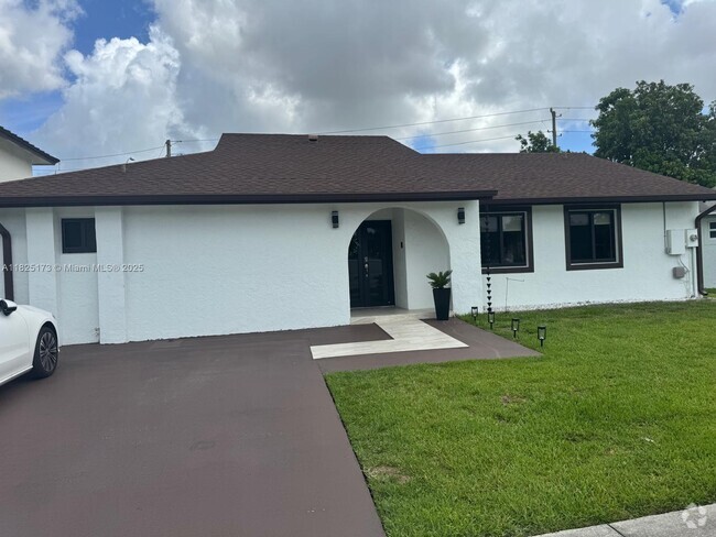 Building Photo - 12413 SW 200th Terrace Rental