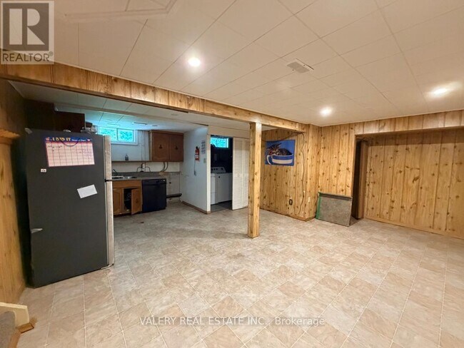 Photo - 63 Paperbirch Crescent Unit B