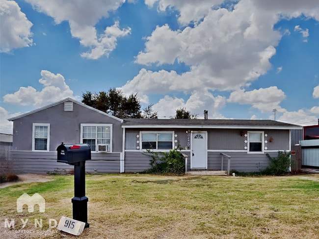 915 Woodrow Rd