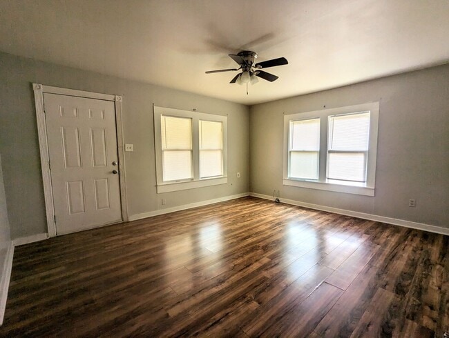 Photo - Coming Soon! Cute 2 Bedroom on Walnut!