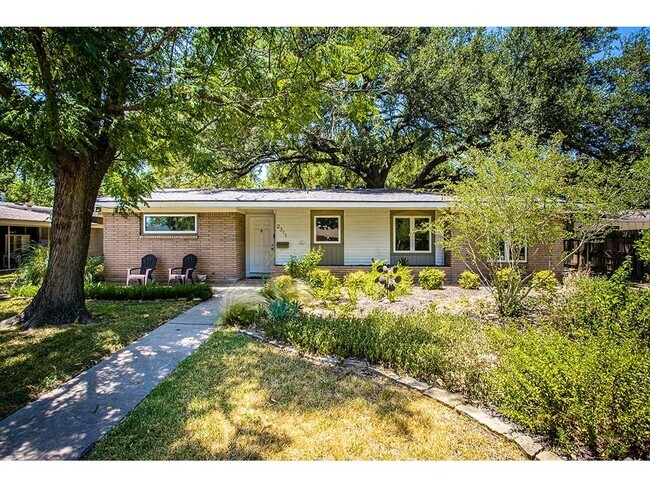 Building Photo - 2311 Westforest Dr Rental