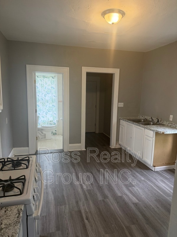 Photo - 606 Earl St