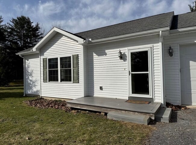 Building Photo - 392 Troy Rd Unit A
