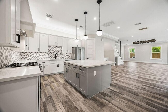 Building Photo - 518 E 40th St Rental