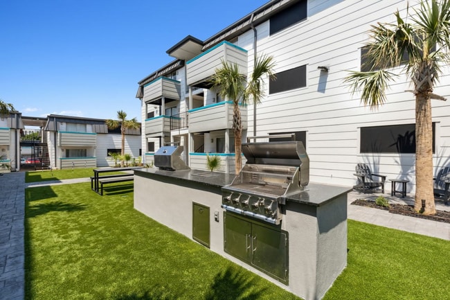 Building Photo - The Ace Apartments