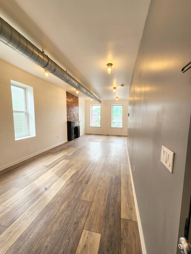 Building Photo - 5326 Butler St Unit 2