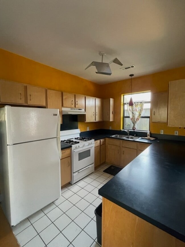 Photo - 484 S Mashburn Ave
