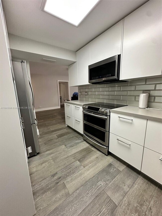 Photo - 6039 Collins Ave Unidad 623