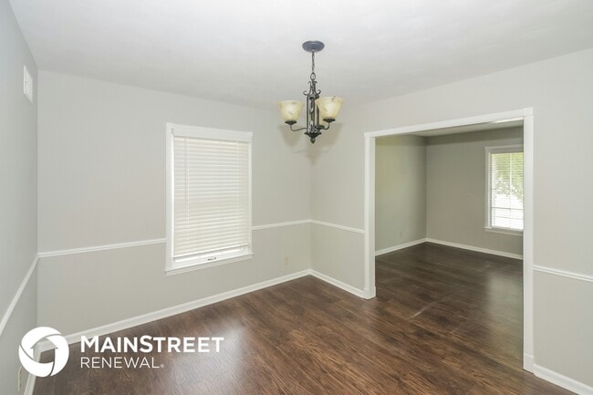 Photo - 5852 Foxdale Rd