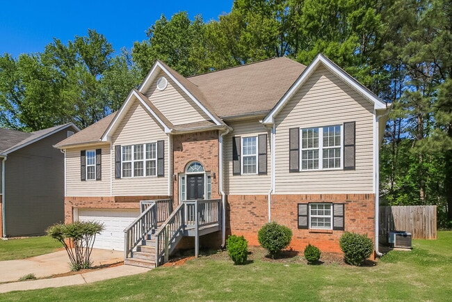 Photo - 915 Castlerock Way