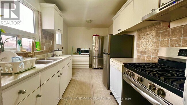 Photo - 81 United Square