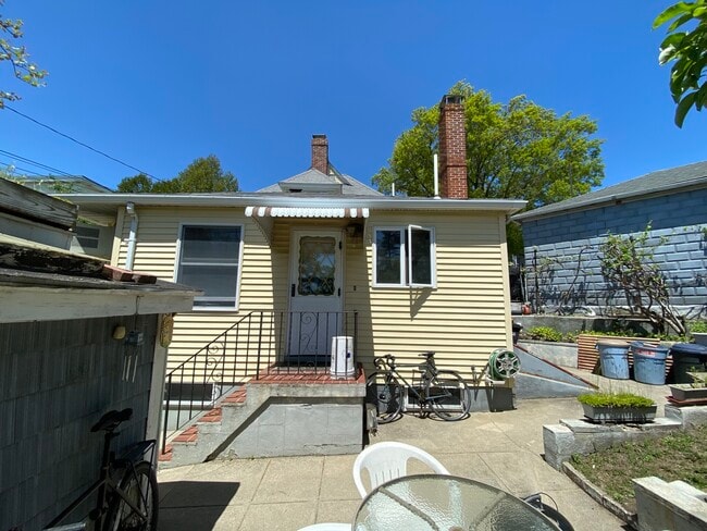 Photo - 211 Holland St