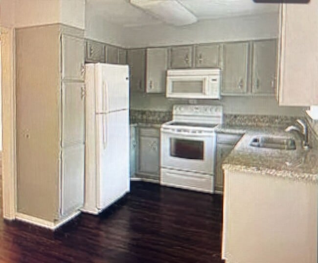 Photo - 2 Bedroom, 2.5 Bath, 2 Car Garage Townhouse!