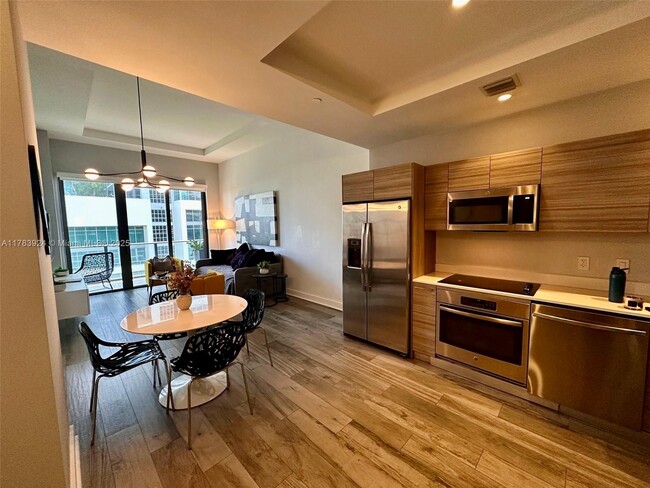 Building Photo - 121 NE 34th St Unit L602 Rental