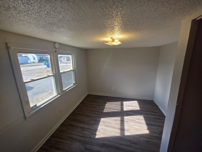Photo - Spacious 3 bedroom!!