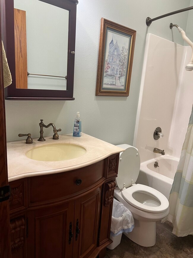 Photo - 310 N 1st St