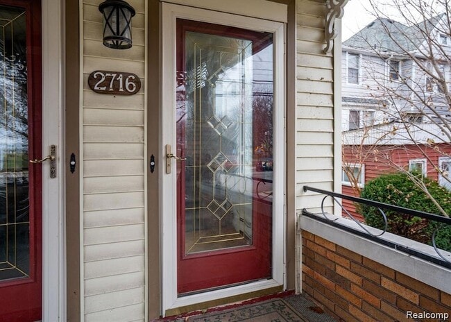 2716 Van Alstyne St Unit Upper