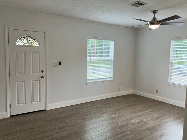 Photo - Updated Two Bedroom Home with Large Yard in West Salem