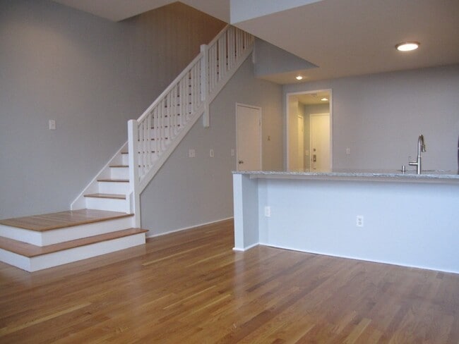 Photo - 240 Heath St Unit PH15