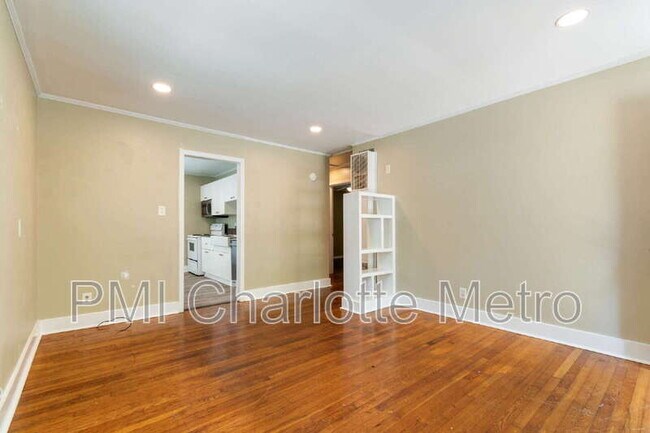 Photo - 1733 Academy St