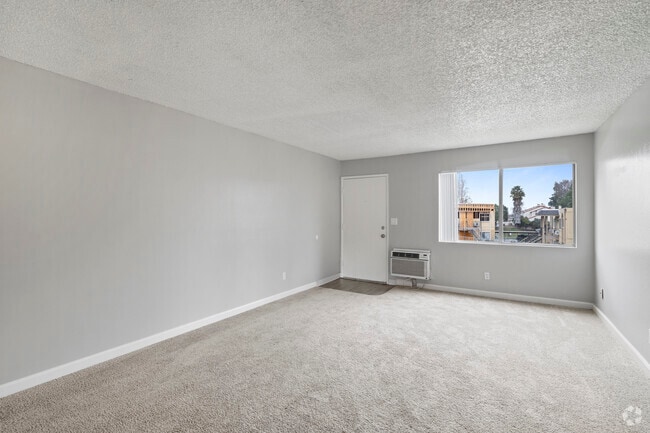 Living room - 2 Bd, 1 Ba, 790 sq ft