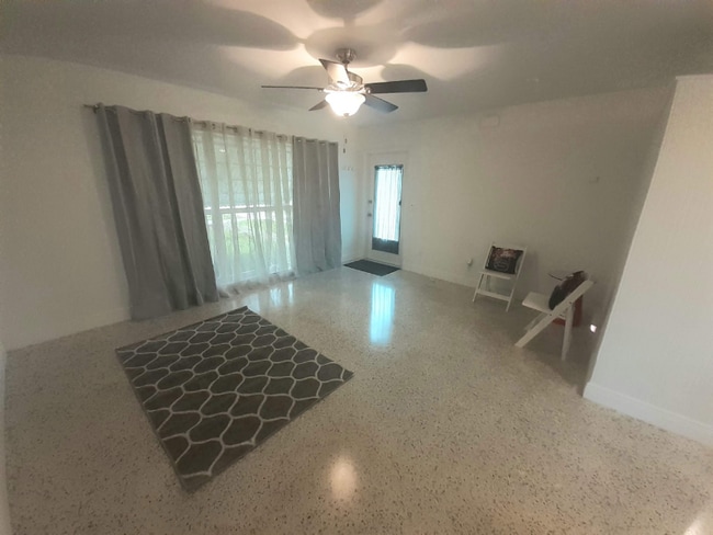 Photo - 117 SE Solaz Ave