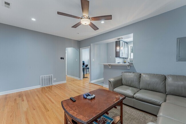 Photo - 5717 N Kimball Ave