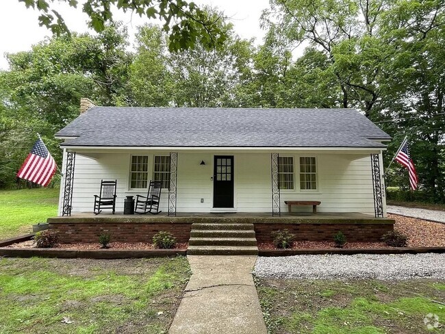 Building Photo - 5454 Pinewood Rd Rental