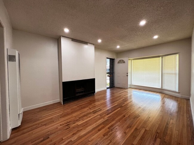 Photo - House for rent! 3 bedroom, 1 bath plus sep...