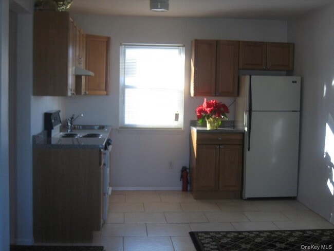 Photo - 235 Fieldmere St