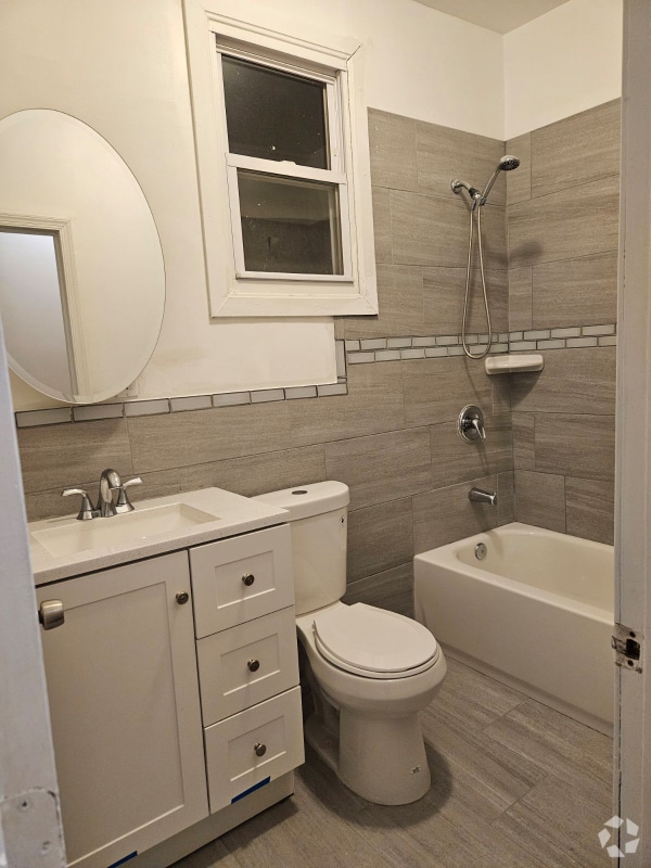 Building Photo - 604-606-606 S Park St Rental