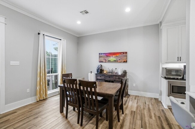 Photo - 421 St Thomas Ln