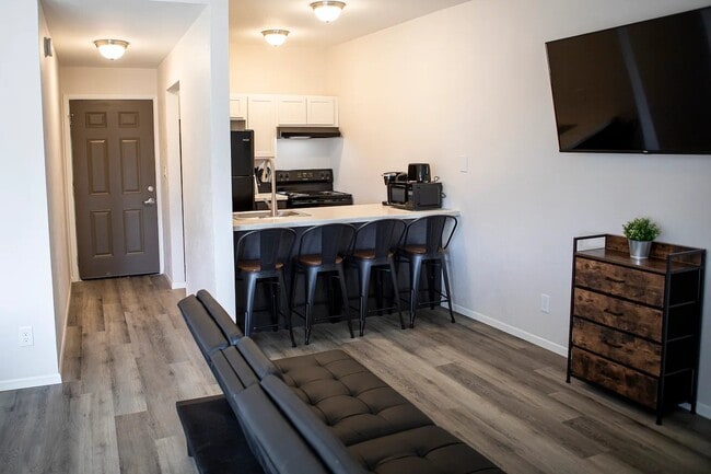 Photo - 381 Sherbundy St