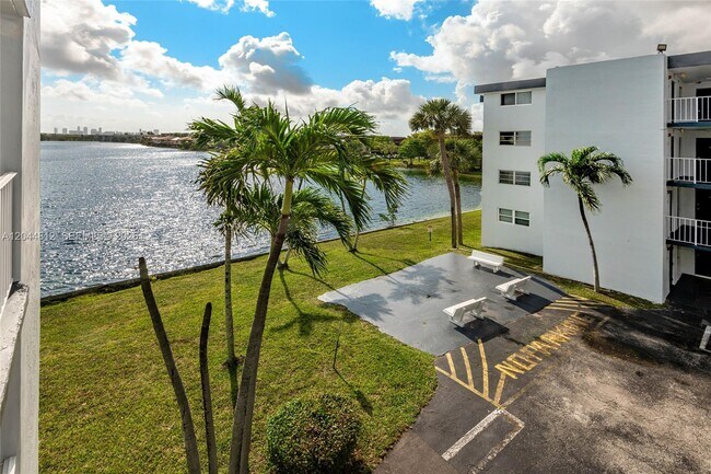 447 NE 195th St Unit 214