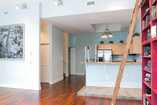 Photo - Hollywood Station