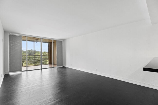 Photo - 9470 Poinciana Pl Unit 407